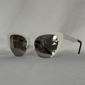 Chic White Cat-Eye Sunglasses